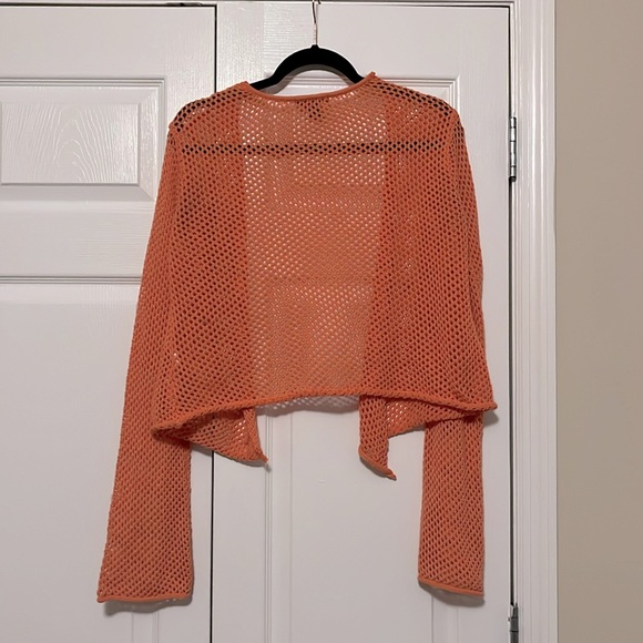 Charlotte Russe Cropped Bell Sleeve Throw-Over - Picture 2 of 3